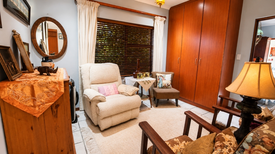 5 Bedroom Property for Sale in Outeniqua Strand Western Cape
